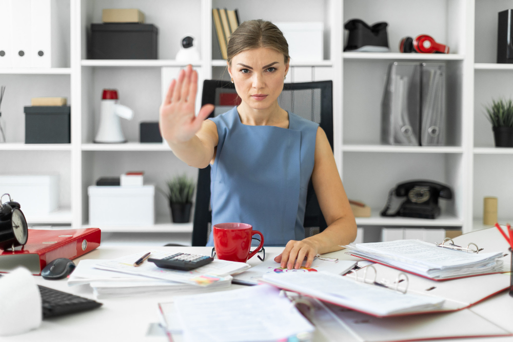 Что делать и куда пожаловаться, если вымогают взятку