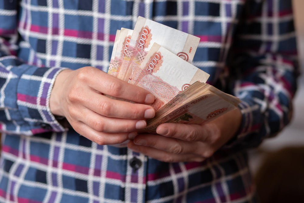 Что делать и куда обращаться, если попалась сомнительная купюра